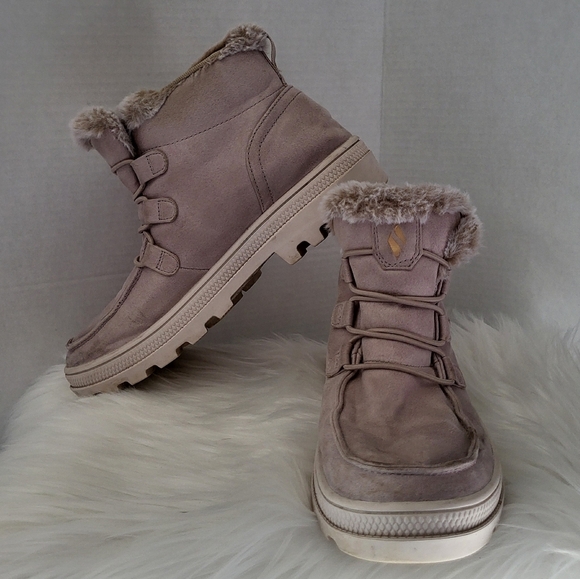 Skeckers Cozy Fur-Lined Winter Boots for Women, Size 7.5 - Picture 2 of 7